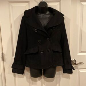 Gorgeous black Guess Jacket with pockets  - 2nd button is loose- see picture